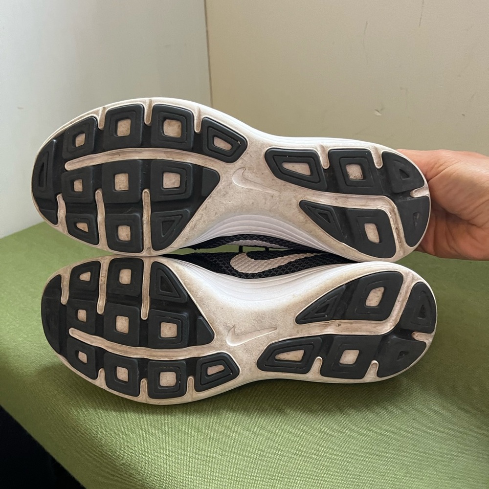 Nike Women’s Black & Gray Running Shoes with White Swoosh - Picture 4 of 8